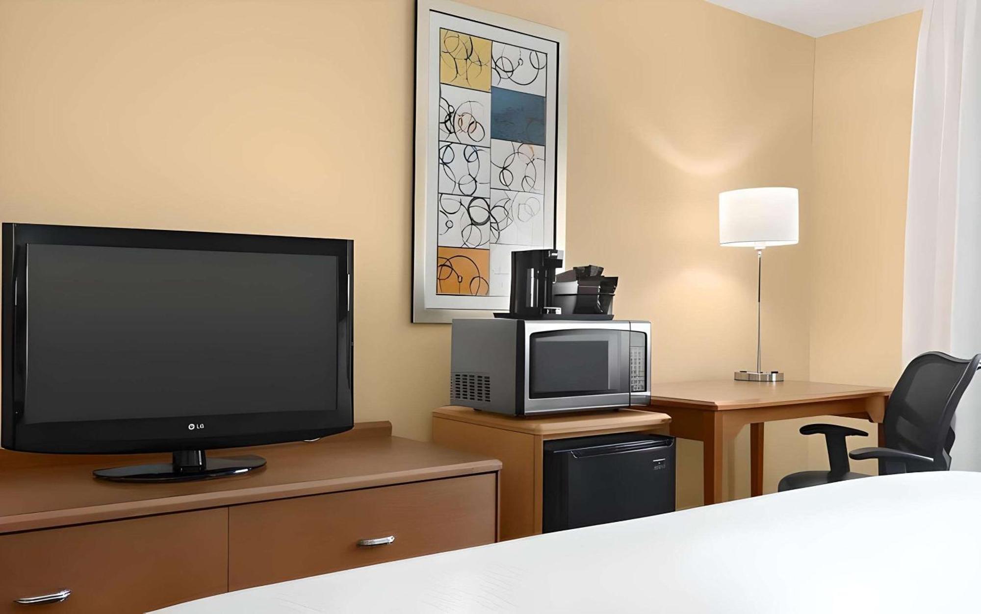 Dubuque Inn & Suites Bagian luar foto