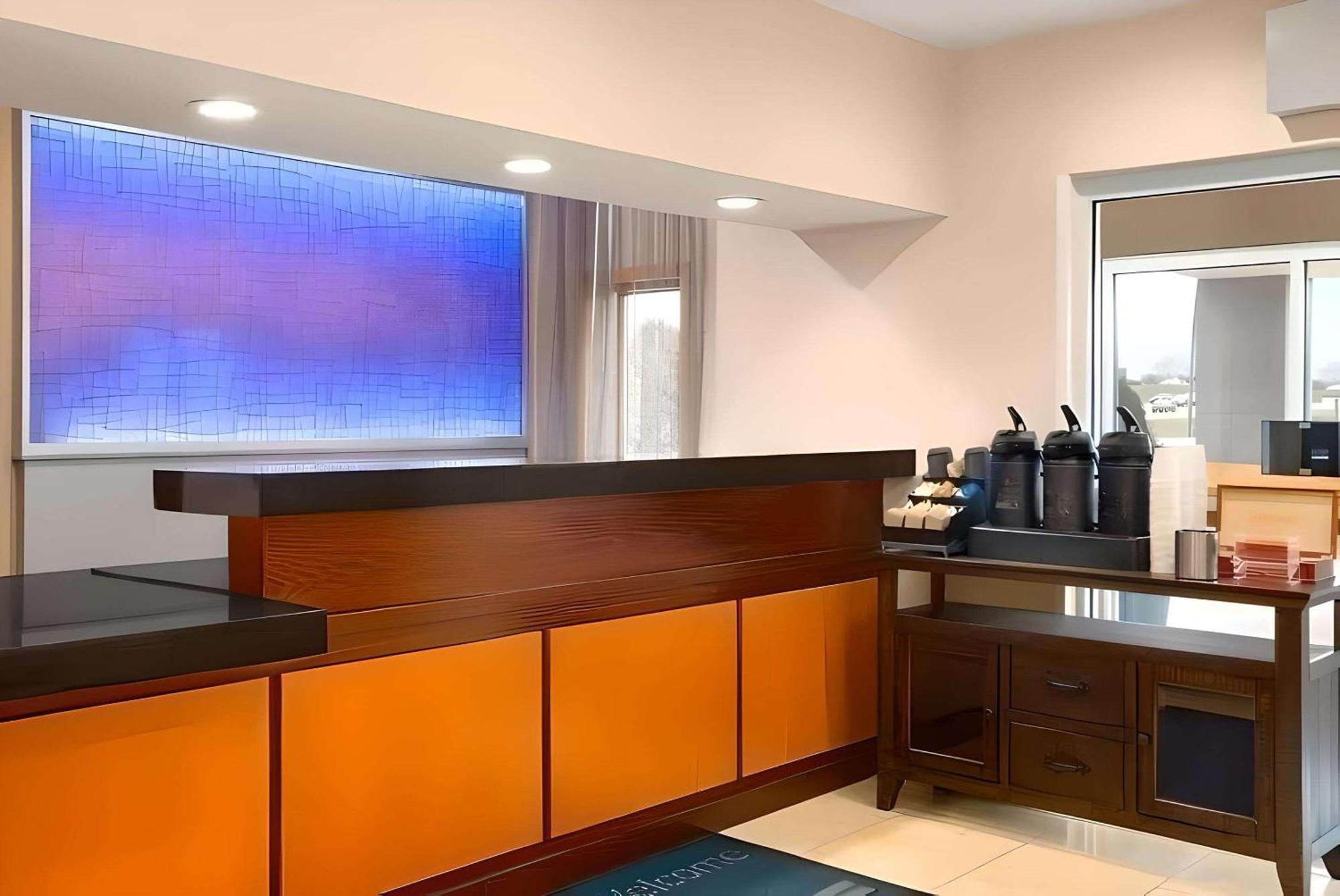 Dubuque Inn & Suites Bagian luar foto