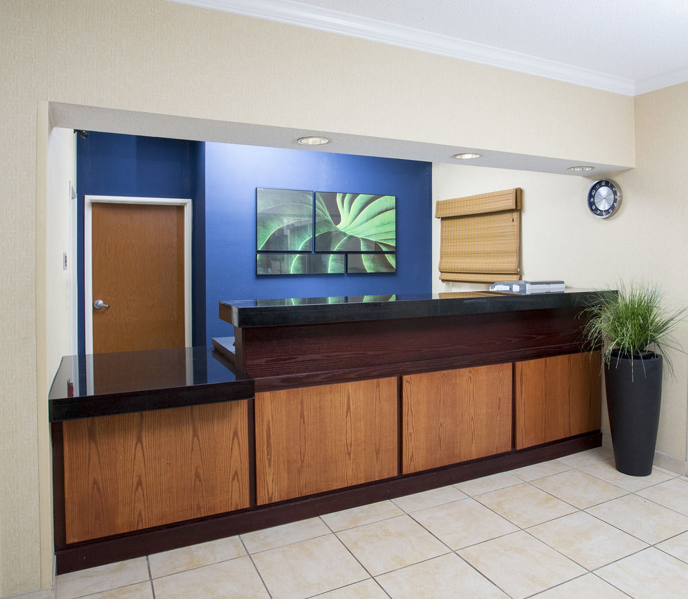 Dubuque Inn & Suites Bagian luar foto